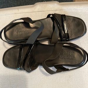 Munro black patent sandals